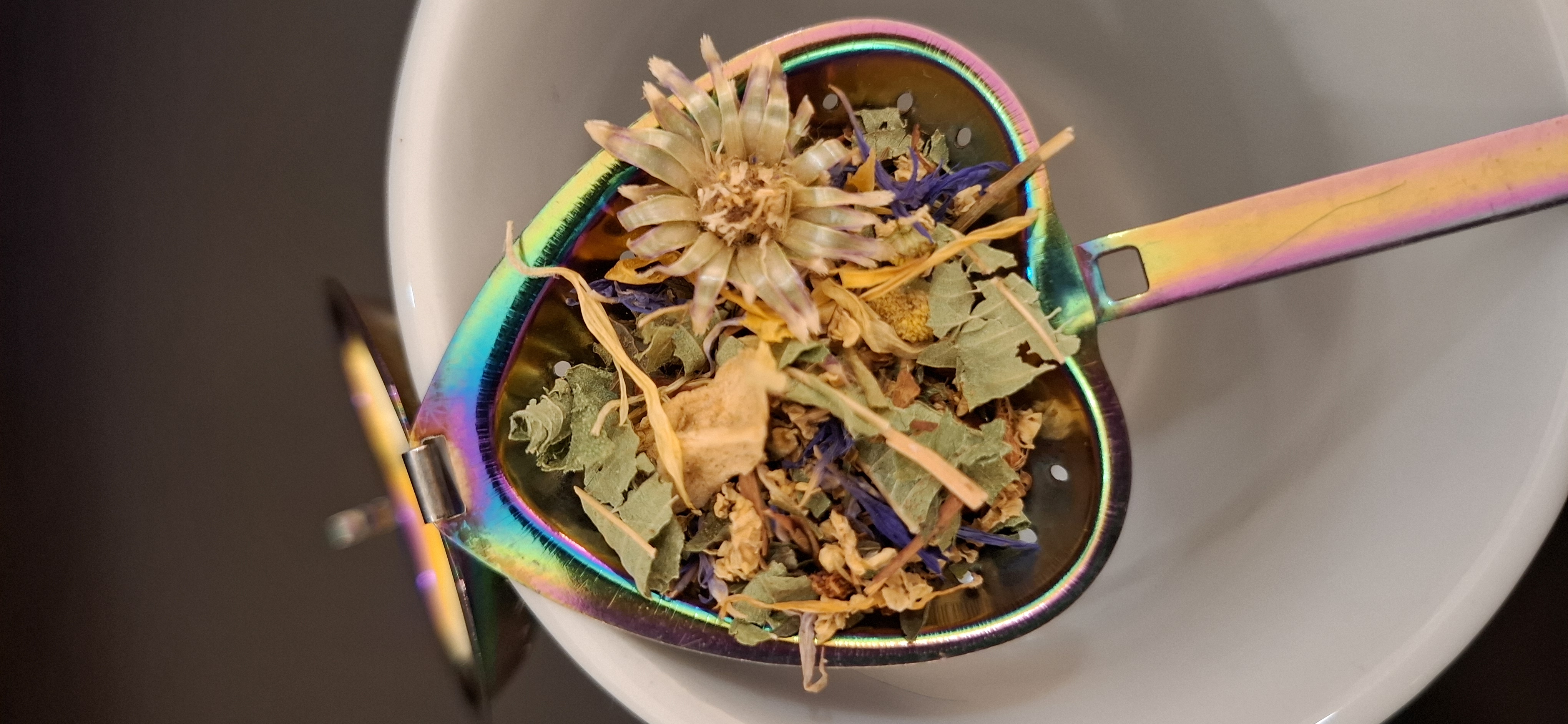 Tangled8Petals Blissfil Mornings losse kruidenthee closeup